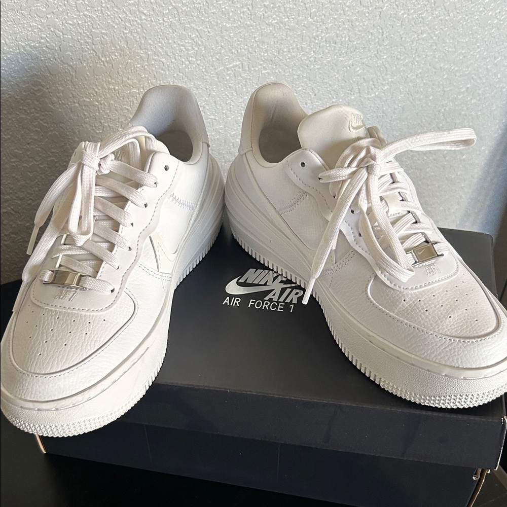 Nike Air Force 1 Triple White Sneakers